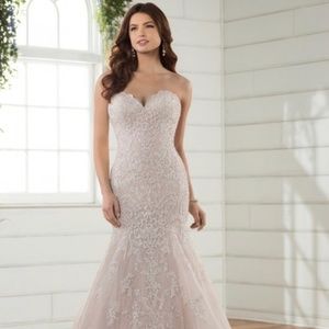 Never used/never altered Wedding Dress!